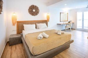 Junior Suite room in Mediterranean White