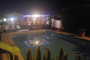 Villas Charming Villa with pool, close to city center : photos des chambres