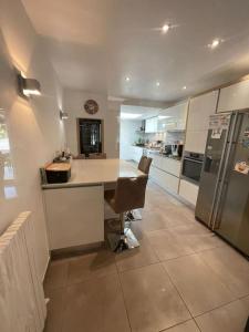 Villas Charming Villa with pool, close to city center : photos des chambres