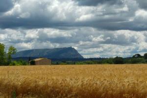 Villas Charming Villa with pool, close to city center : photos des chambres