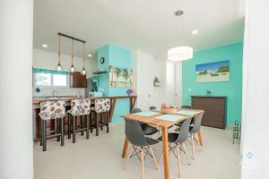 Penthouse Apartments Private Roof Pool 200m to Beach