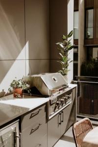 SYLO Luxury Apartments - A Light-Filled City Retreat