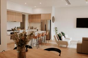 SYLO Luxury Apartments - A Light-Filled City Retreat