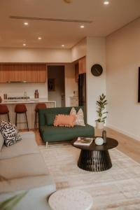 SYLO Luxury Apartments - A Light-Filled City Retreat