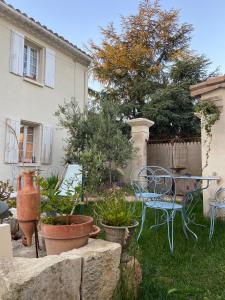 B&B / Chambres d'hotes Maison 1823 - Suites de charme a Garons : photos des chambres