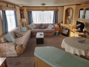 Tm8 6 BERTH 2 BEDROOM CARAVAN P