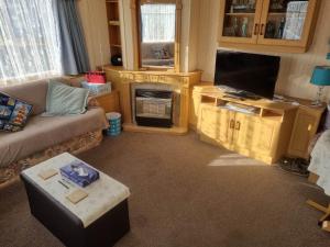 Tm8 6 BERTH 2 BEDROOM CARAVAN P