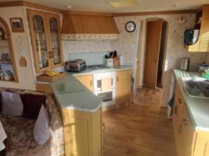 Tm8 6 BERTH 2 BEDROOM CARAVAN P