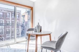 N End 2BR w balcony rooftop on Hanover BOS-420