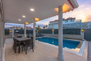 NEAR BY THE LAND OF LEGEND’S PRIVATE POOL VILLA SUN