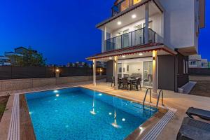 NEAR BY THE LAND OF LEGEND’S PRIVATE POOL VILLA SUN