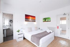 Superior Double or Twin Room with Balcony room in NeoMagna Madrid