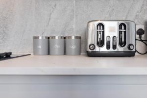 Flatzy - 16 Guests 4 En-suite Central Apartment A