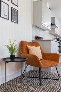 Flatzy - 16 Guests 4 En-suite Central Apartment A