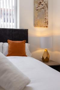 Flatzy - 16 Guests 4 En-suite Central Apartment B