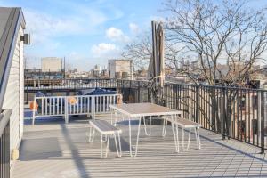 SkyHouse JC - New 3BR Apt with Private Rooftop