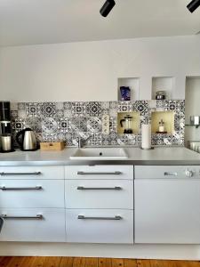 Schönes City-Apartment mit 2 Schlafzimmer, Parkplatz, ruhig und hell, D46-DG