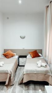 Twin Room with Extra Bed room in Hostal Ruta de Francia