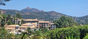 Agay Cap Esterel Village Allée Fleurs - F2 Clim vue golf et mer - Grande terrasse plein sud