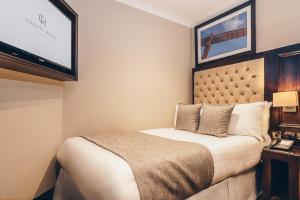 Small Double Room room in County Hotel Newcastle