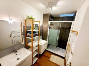 Appartement Chaleureux au pied de la Cité avec Parking