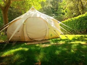 Campings Le Moulin du Luech : Chambre Double Standard avec Salle de Bains Commune