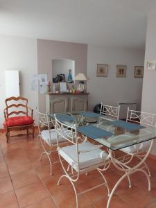 Maisons d'hotes Entre vignes et dentelles : Appartement avec Terrasse