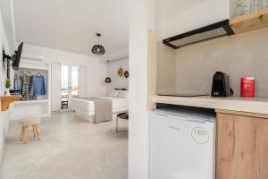 Celestial Seaview Apartments-Portara