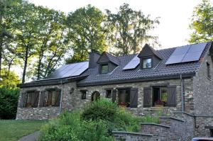 Très belle Villa 4 façades dans quartier vert et arboré - 5 kms de Namur