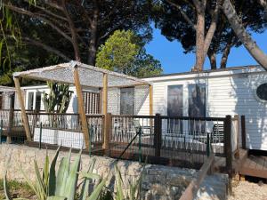Campings Camping Les Cigales : photos des chambres