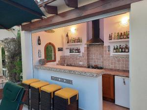 TOP RATED Luxury 4 Bed Villa - Beach Moments Away, Private Pool, Open Views