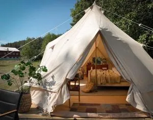 Idyllisk glamping rett ved elven - Steinsholt