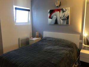 Appartement standing 2 personnes tout équipé terrasse, stationnement facile et gratuit dans quartier des arènes