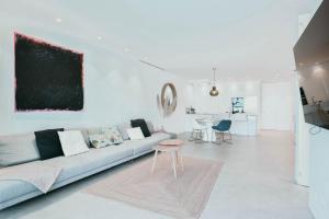 Infinity 0-3 LUXE PARTIAL SEA VIEW 2B