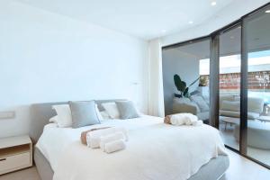 Infinity 0-3 LUXE PARTIAL SEA VIEW 2B