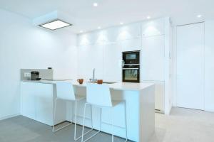 Infinity 0-3 LUXE PARTIAL SEA VIEW 2B