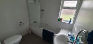 Mayfield , 2 bed slp 6 Roomy dog friendly Gosport town house