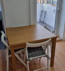 Mayfield , 2 bed slp 6 Roomy dog friendly Gosport town house