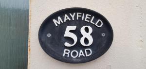 Mayfield , 2 bed slp 6 Roomy dog friendly Gosport town house