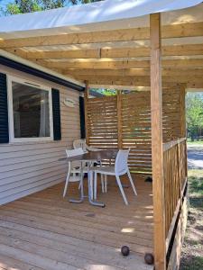 Campings Mobil Home Domaine des Iscles : photos des chambres