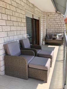 Omis - nice studio apartmant for 2, balcony, sun and beach