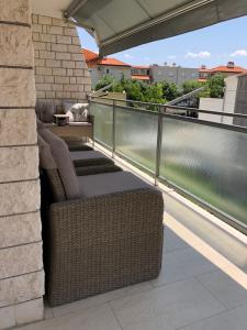 Omis - nice studio apartmant for 2, balcony, sun and beach