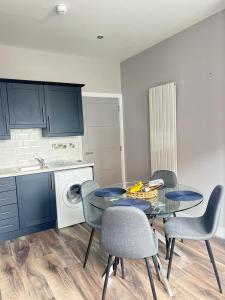 Modern spacious Belfast city stay free parking