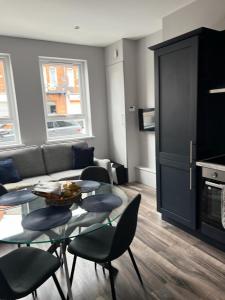 Modern spacious Belfast city stay free parking