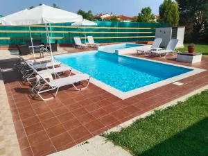 Maria Lemoni swimming pool apartment - Mola Kalyva