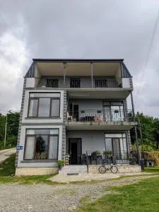 Гостевой дом с красивым панорамой на город - Sharabidzeebi