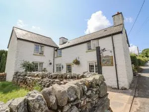 Neuadd Wen - Llangwm