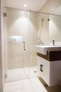 Hotel Vibe in Manhattan Plaza, Araneta City, Cubao