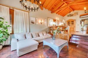 VB Goya 7BR Andalusian Villa by the marina