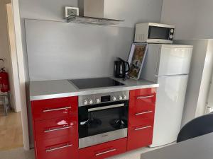 Schönes einfaches zentrales Zimmer über den Dächern der Stadt